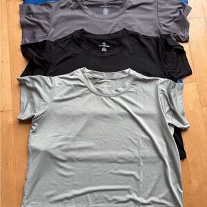 Women’s cropped workout tops